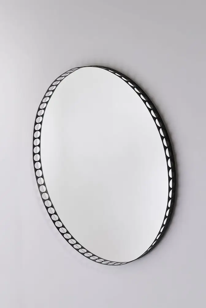 Reel by Jeffrey Huyghe