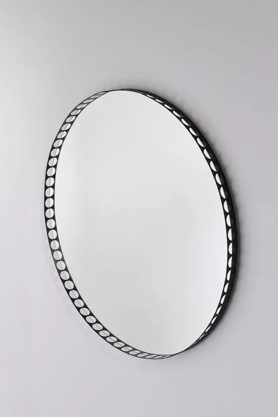 Reel by Jeffrey Huyghe