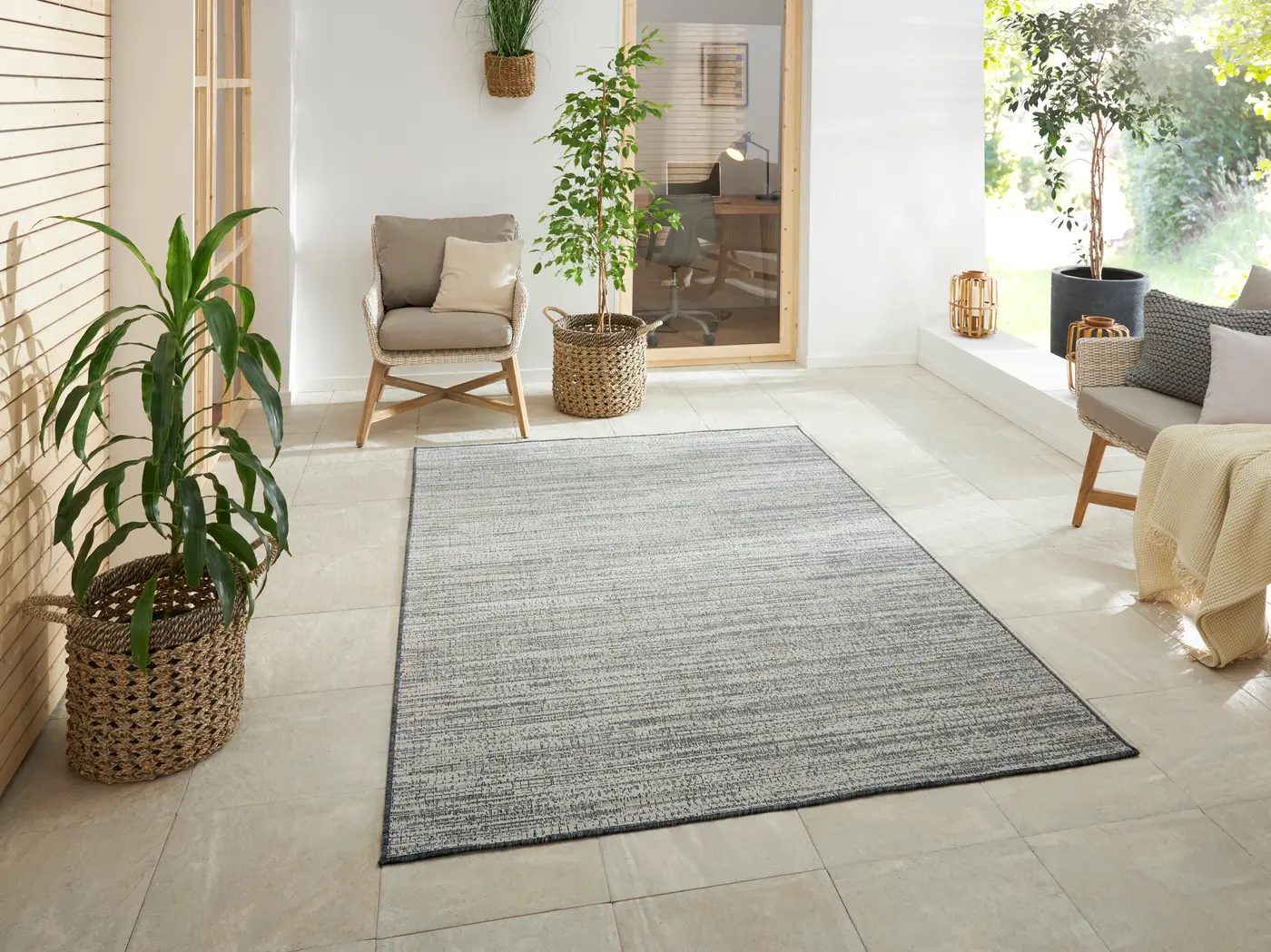 Elle Decoration Gemini In- & Outdoor Wendeteppich Mèlange Silber – Ansicht 2