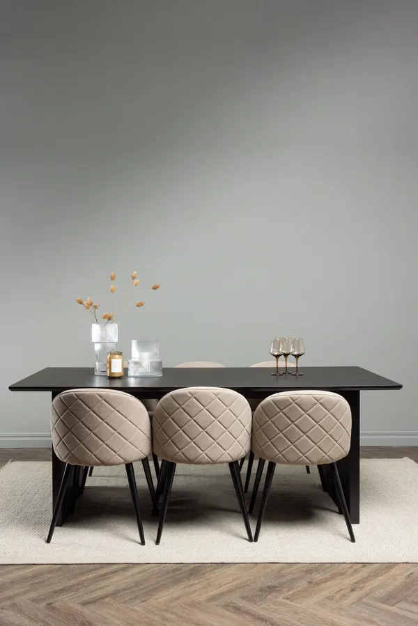 Dining Set Vail mit den Stühlen Velvet