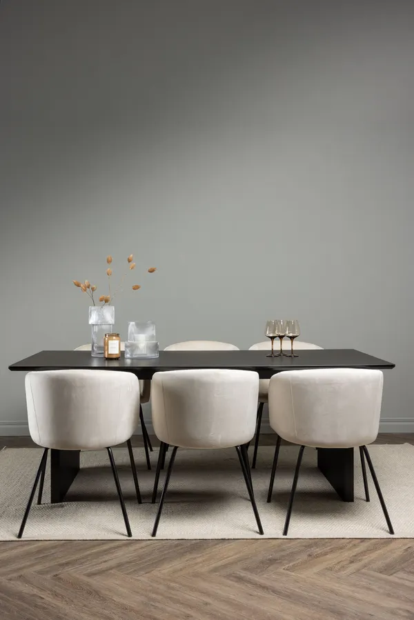 Esstischgarnitur Vail mit den Stühlen Berit