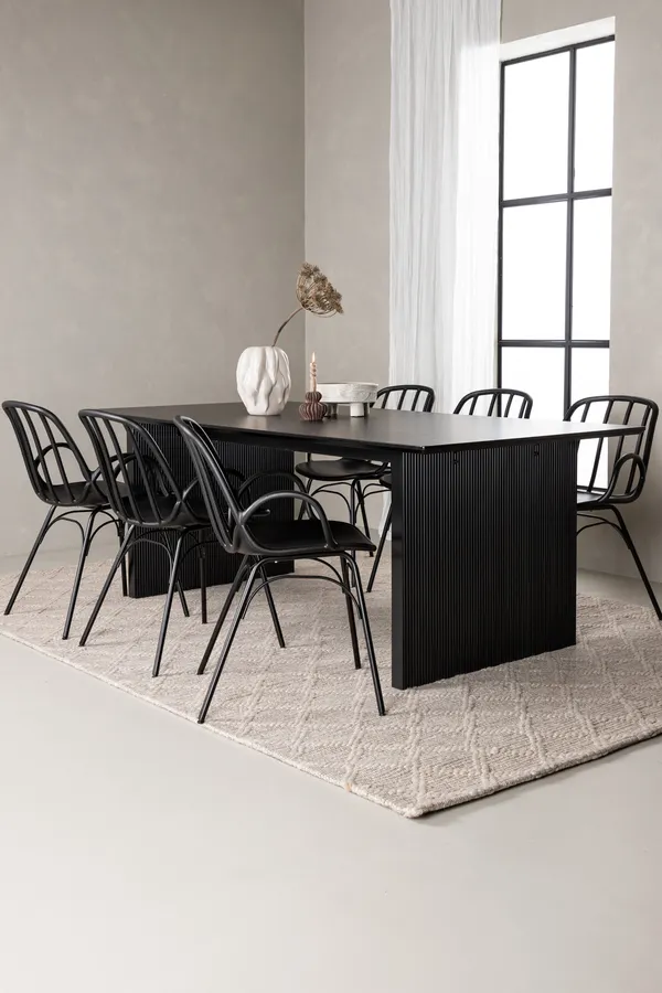 Esstischgarnitur Vail mit den Stühlen Dyrön