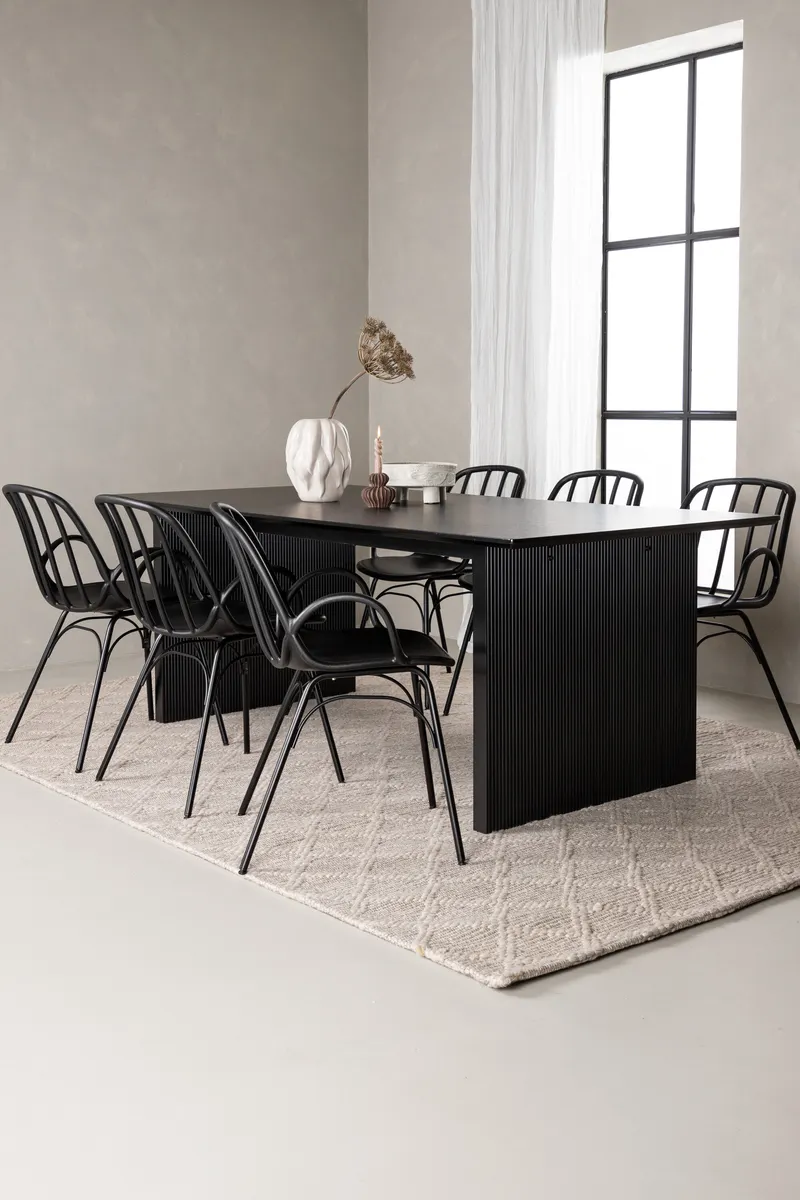Esstischgarnitur Vail mit den Stühlen Dyrön