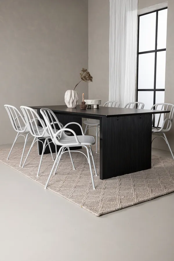 Esstischgarnitur Vail mit den Stühlen Dyrön