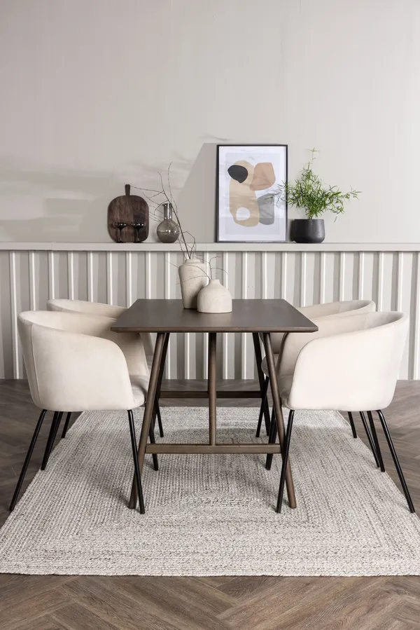 Esstischgarnitur Kaseindon mit den Stühlen Berit