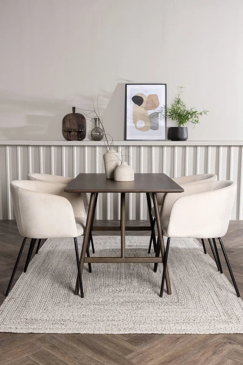 Esstischgarnitur Kaseindon mit den Stühlen Berit